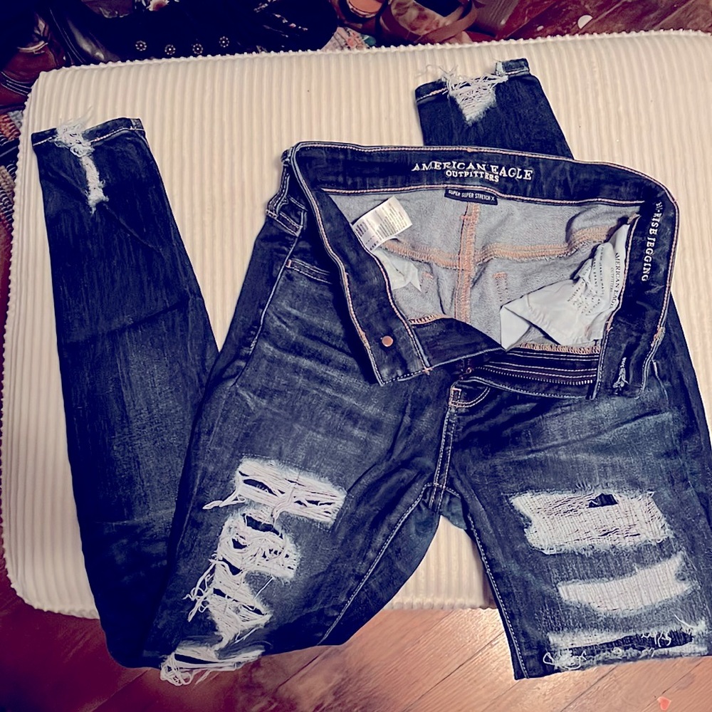 American Eagle super super stretch X high rise jegging..distressed dark wash sz4